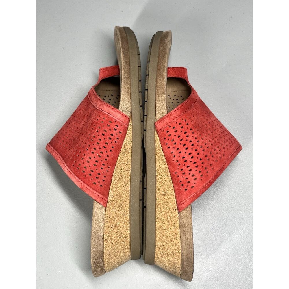 Earth Origins Pico Pearl Suede Wedge Sandals Womens 8 W Red Slip On Perforated - Picture 5 of 8
